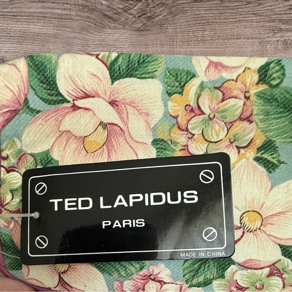 Floral Print Fold-Over‎ Clutch in Pastel Pink and Green - Picture 3 of 8